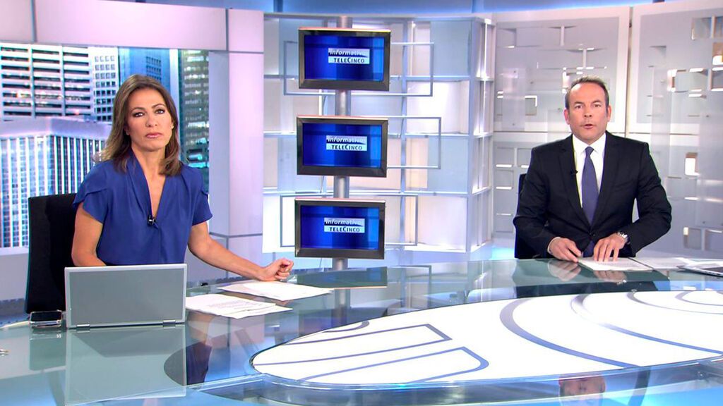 Con Ángeles Blanco y Roberto Fernández Informativos Telecinco 2022 Mediodía 16/04/2022