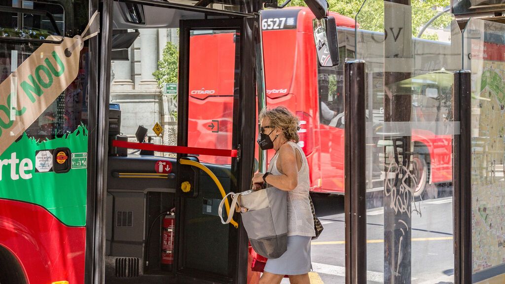 La mascarilla seguirá siendo obligatoria en todos los transportes y farmacias