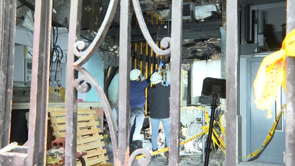 La pareja que se salvó del incendio porque estaban de viaje: “Nos han robado las pocas cosas que quedaban”