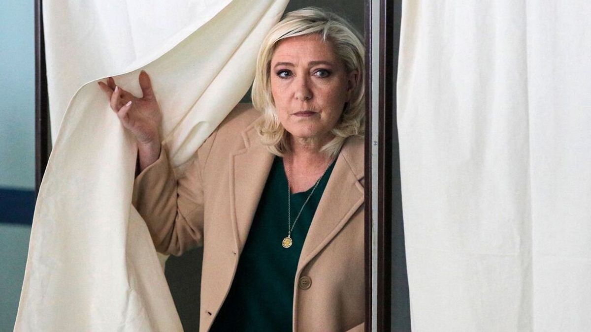 La Fiscalía investiga a Le Pen por malversación de fondos tras recibir información de Bruselas La Fiscalía investiga a Le Pen por malversación de fondos tras recibir información de Bruselas