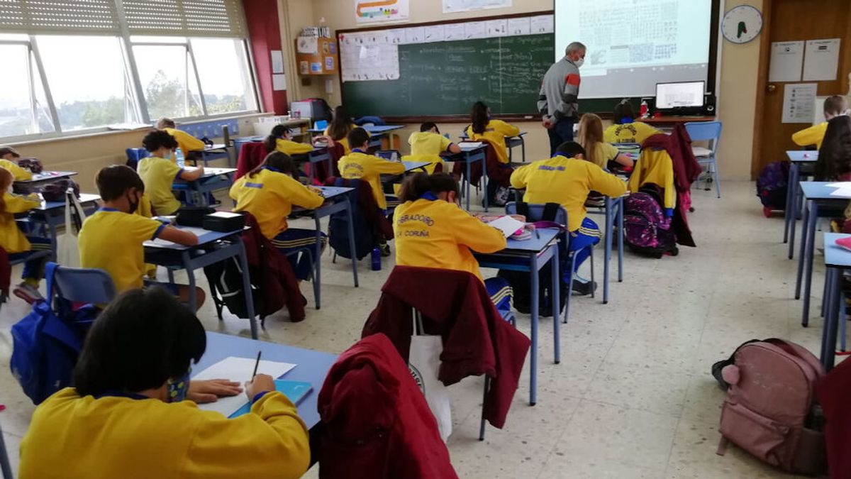 La Xunta recomendará mantener la mascarilla en las clases a partir del miércoles La Xunta recomendará mantener la mascarilla en las clases a partir del miércoles