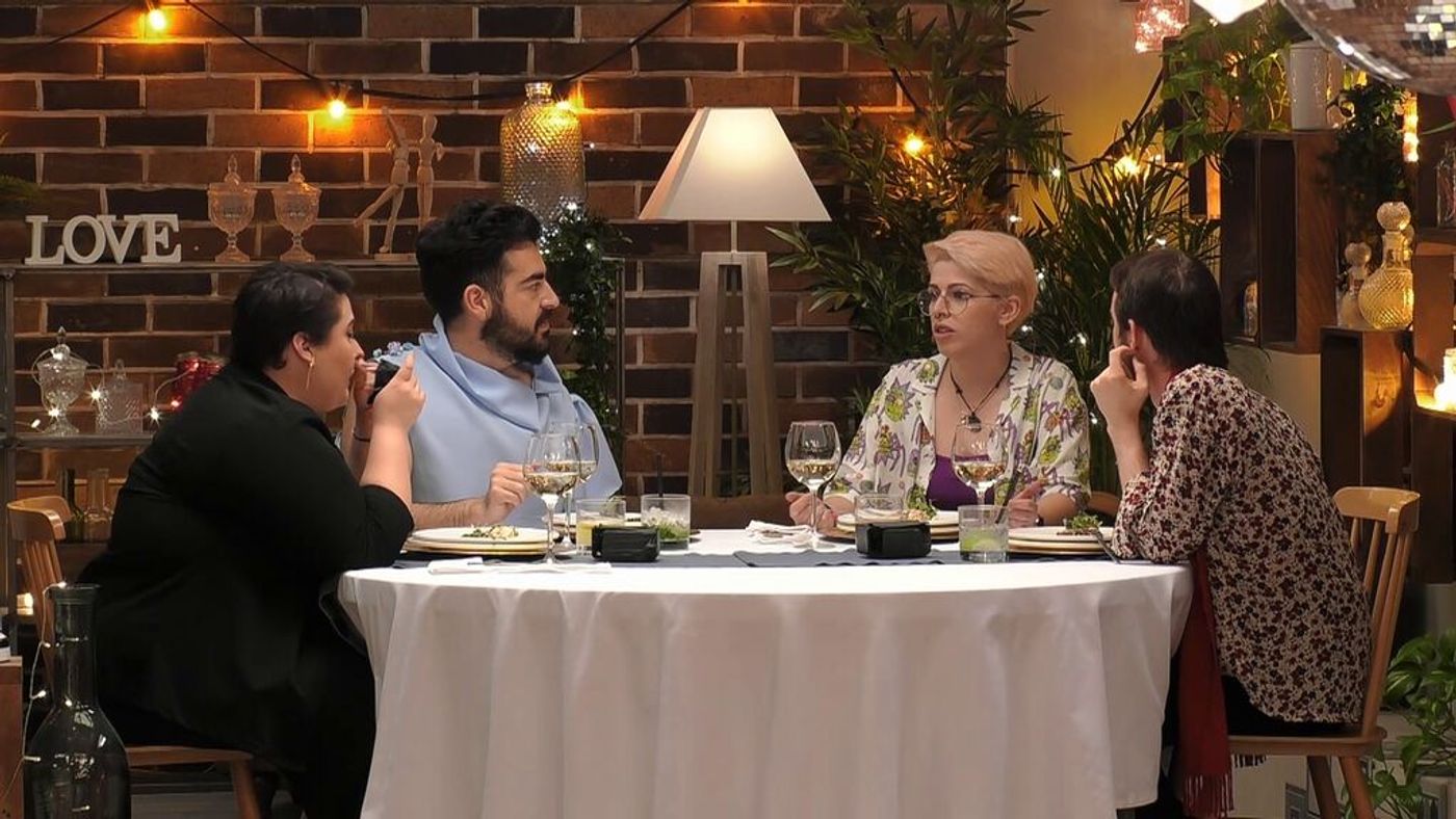 La primera mesa poliamorosa de ‘First Dates’, con cuatro comensales First Dates Temporada 5 Top Videos 783
