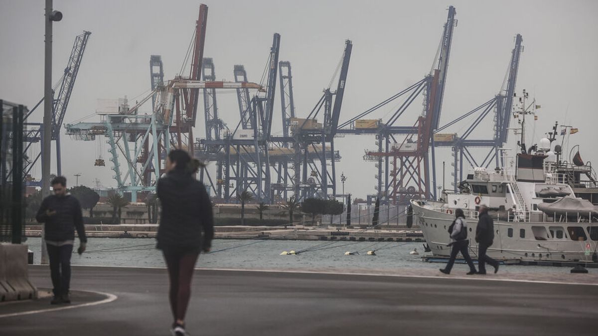 Los vecinos de Natzaret denuncian nuevos escapes de gas tóxico del puerto de Valencia