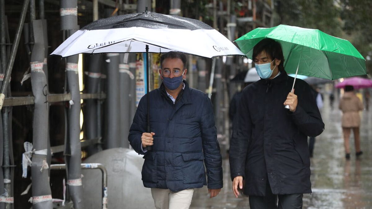 Se acaba el buen tiempo: vuelve el frío y las lluvias en casi toda España Se acaba el buen tiempo: vuelve el frío y las lluvias en casi toda España