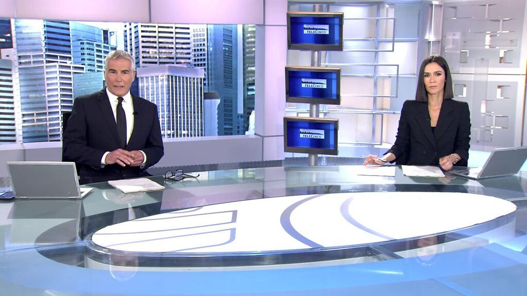 Con David Cantero y Alba Lago Informativos Telecinco 2022 Mediodía 18/04/2022