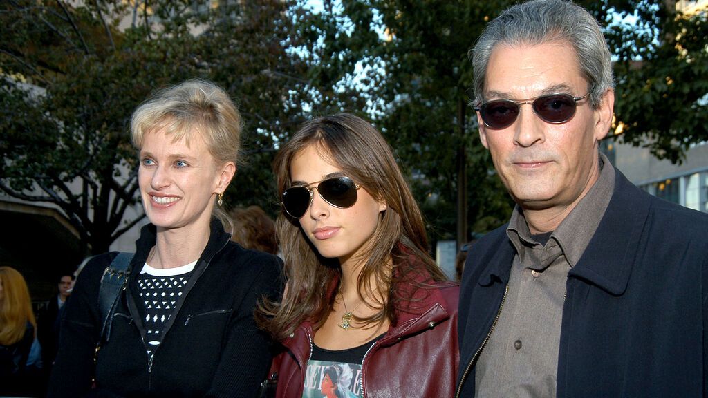 Paul Auster junto a Siri Hustvedt, y su hija.