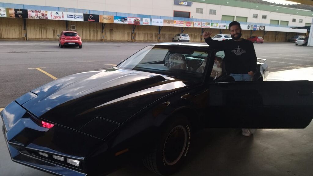 "Kitt prepárate que nos vamos" así arranca el coche fantástico construido por un malagueño