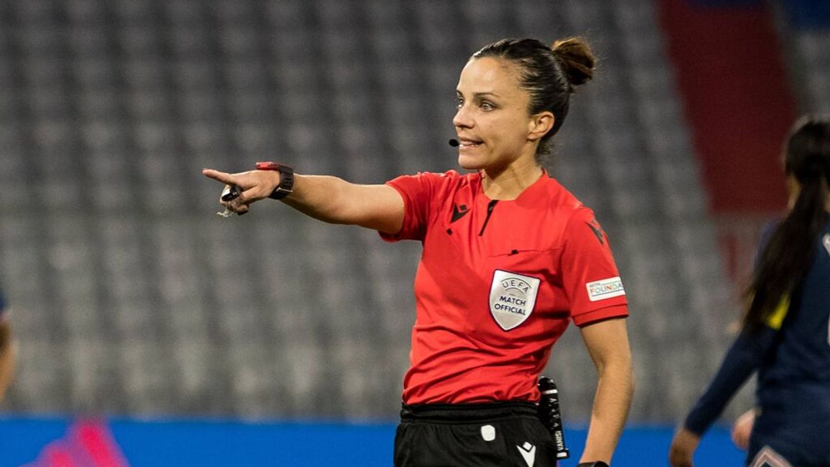 La árbitra Marta Huerta de Aza hará historia en el fútbol: primera española en dirigir un partido en la Eurocopa