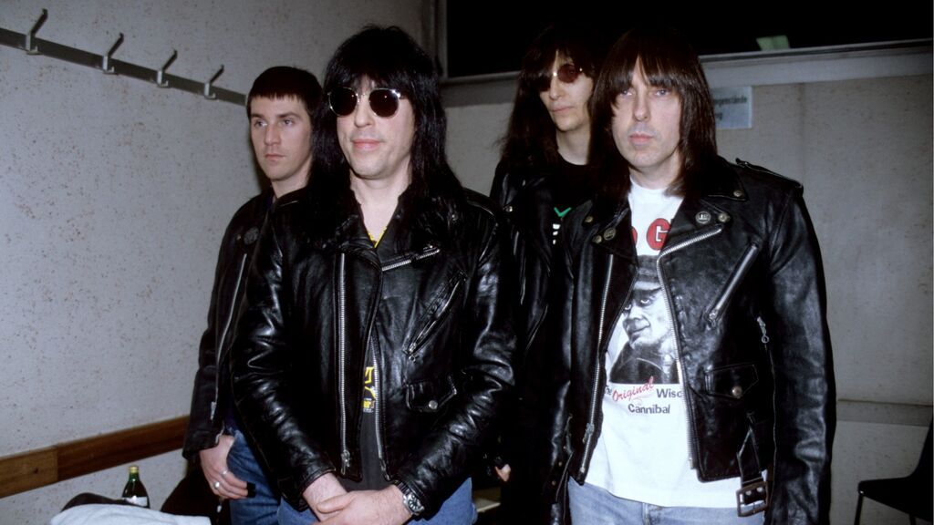 Los Ramones en el backstage después de un concierto.