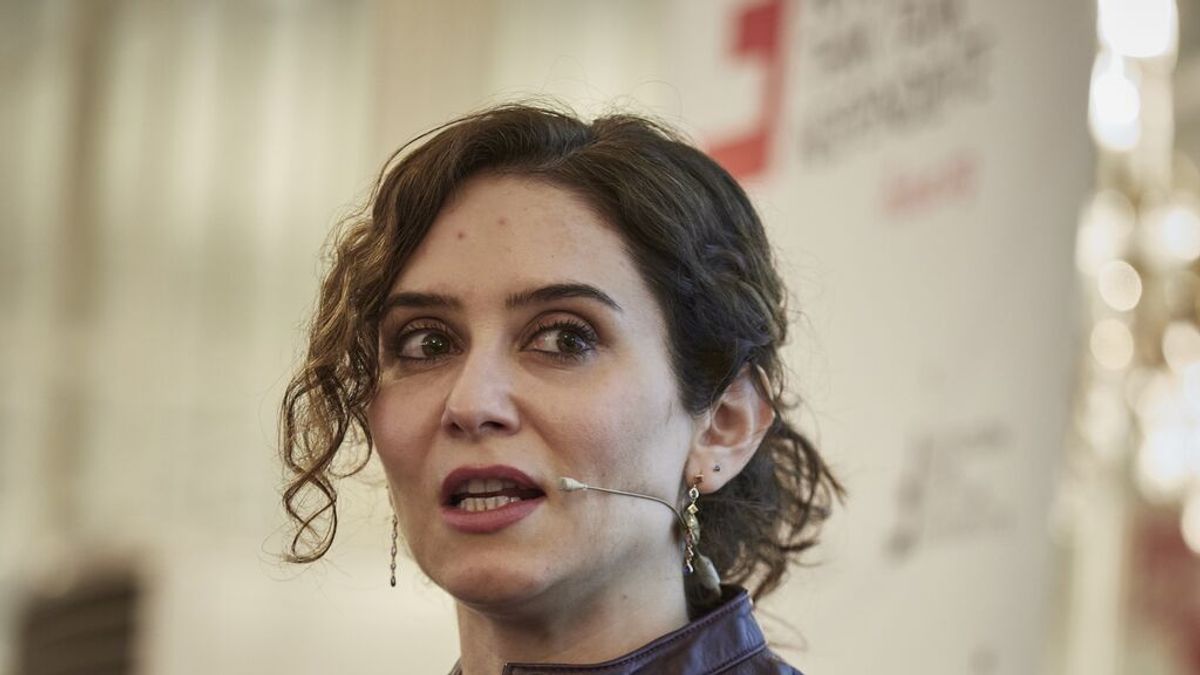 Ayuso justifica la ausencia de Feijóo en Valladolid porque "está centrado en su agenda económica" Ayuso justifica la ausencia de Feijóo en Valladolid porque "está centrado en su agenda económica"