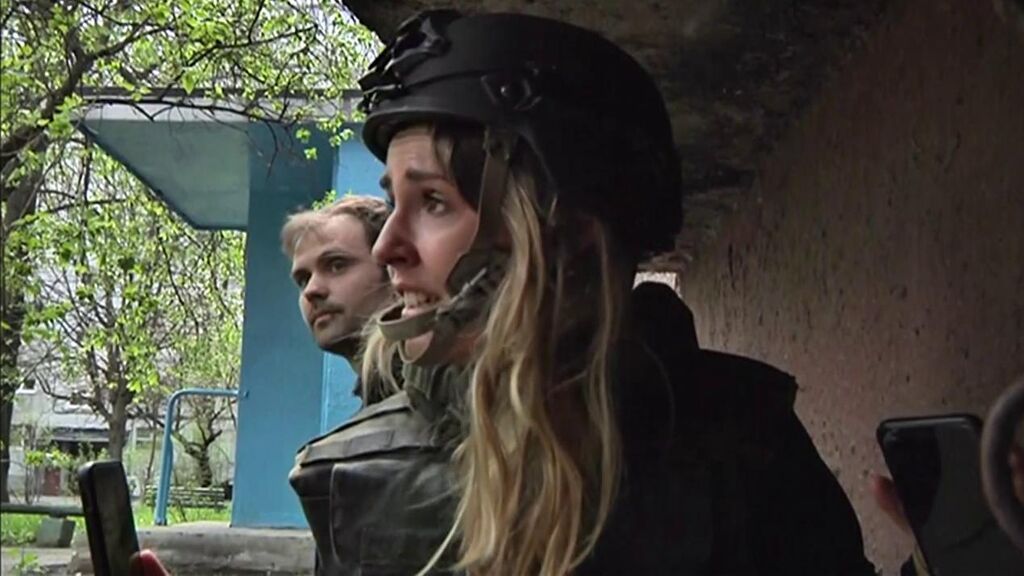 Laura de Chiclana, periodista de Informativos Telecinco, muestra el miedo de los terribles bombardeos en Jarkov