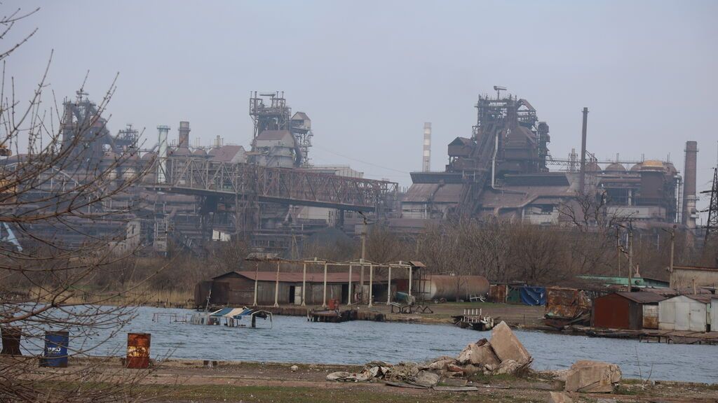 Combates en torno a la planta de Azovstal