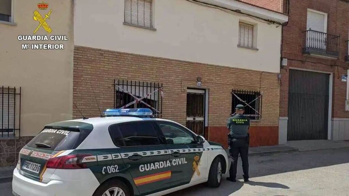 Un niño de nueve años muere por un golpe de calor tras quedar atrapado en el coche de su padre en Toledo Un niño de nueve años muere por un golpe de calor tras quedar atrapado en el coche de su padre en Toledo