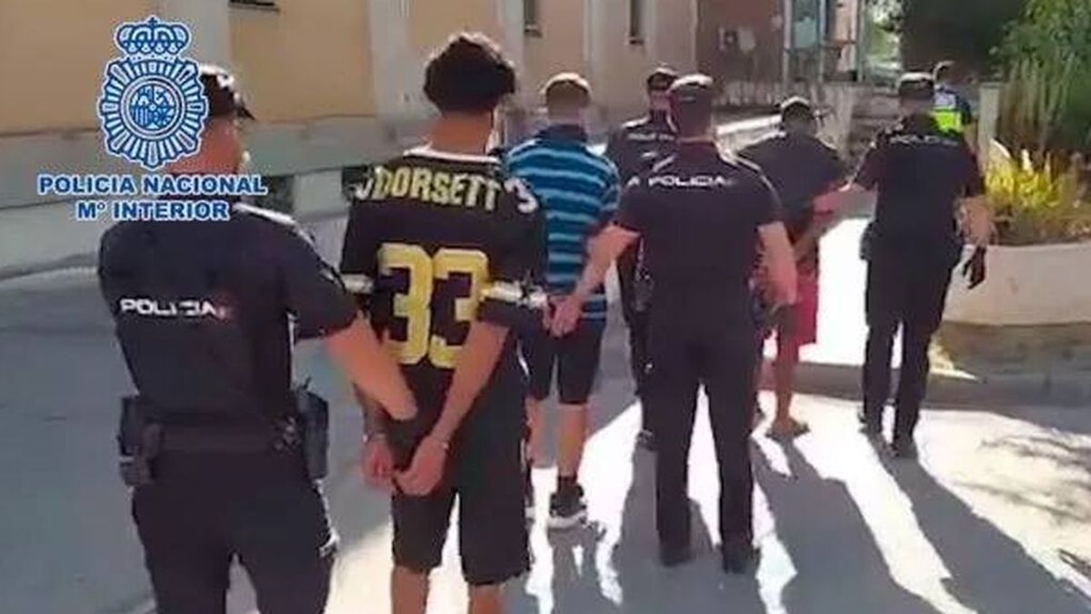 Balance del 'Plan Antibandas' en Madrid: Más de 32.000 identificados, 304 detenidos y 124 armas requisadas Balance del 'Plan Antibandas' en Madrid: Más de 32.000 identificados, 304 detenidos y 124 armas requisadas