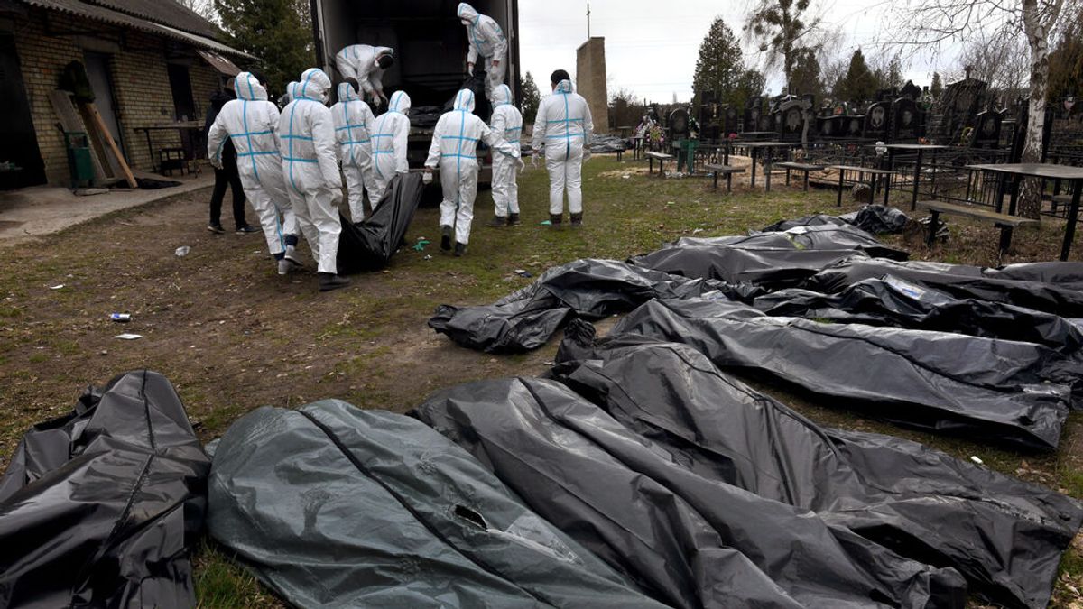 Putin condecora a la brigada militar a la que Ucrania acusa de la matanza de Bucha Putin condecora a la brigada militar a la que Ucrania acusa de la matanza de Bucha