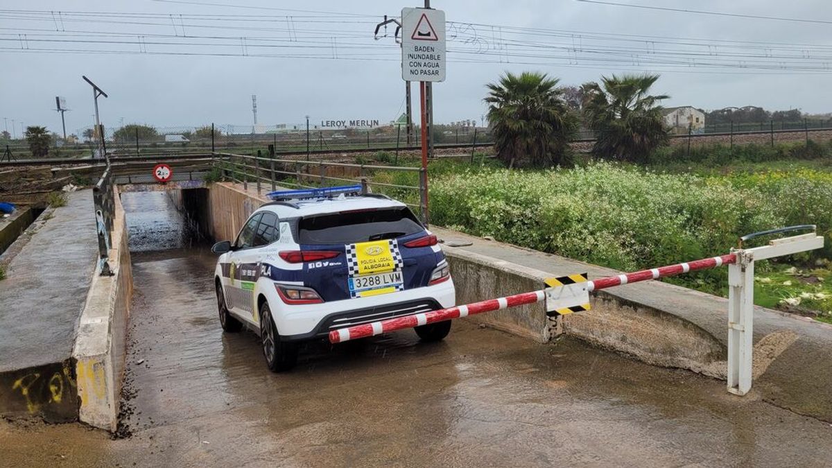 Las lluvias dejan casi 50 litros en Alcalà de Xivert y cortan la L3 de Metrovalencia Las lluvias dejan casi 50 litros en Alcalà de Xivert y cortan la L3 de Metrovalencia