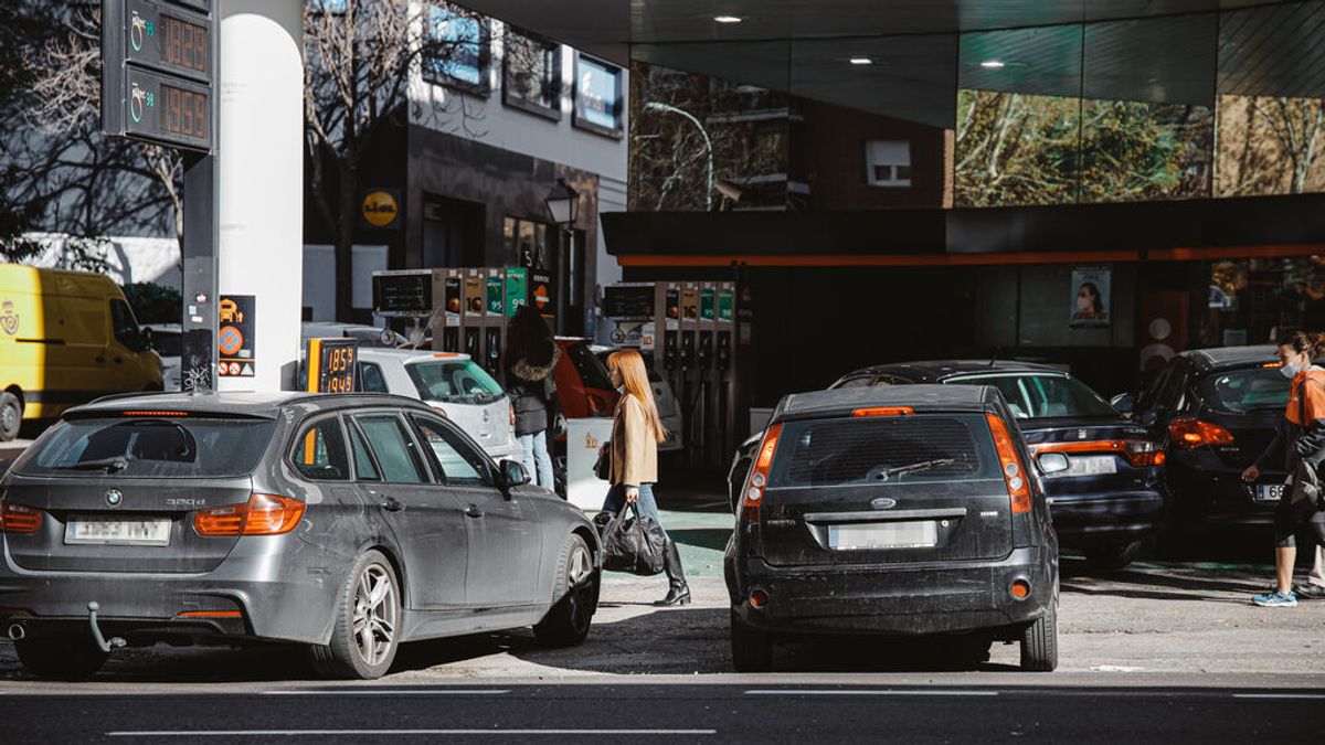 Gasolineras agotan anticipo de Hacienda por descuento tras dispararse las ventas un 35% Gasolineras agotan anticipo de Hacienda por descuento tras dispararse las ventas un 35%
