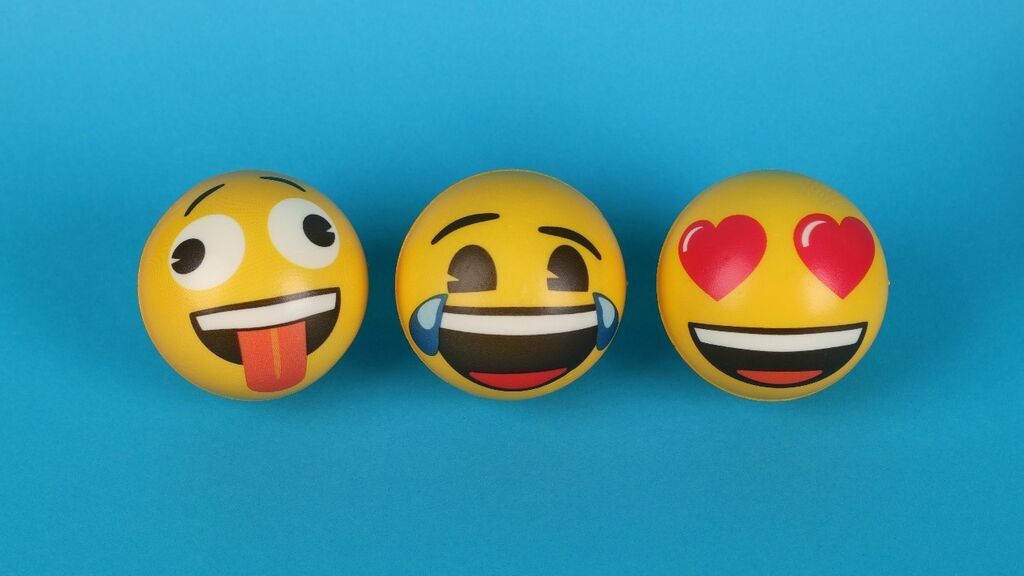 Aquí hay 7 emojis al revés ¿eres capaz de encontrarlos?