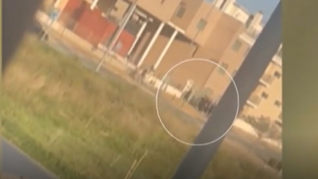 Un grupo de vecinos de Murcia montan un piquete de vigilancia contra los okupas