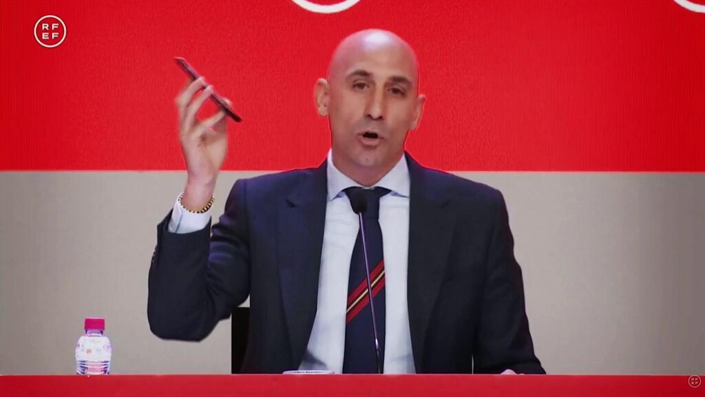 Rubiales denuncia el robo de su móvil con información sensible: "Tengo fotos con mis hijas, conversaciones con mis amigos"