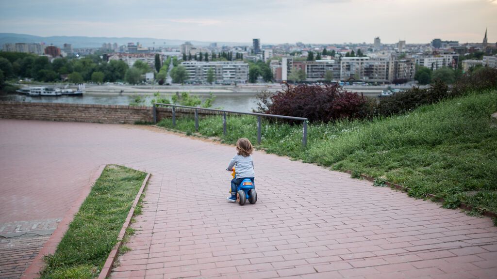 Dos niños se "fugan" en una moto de juguete de una guardería de Almería