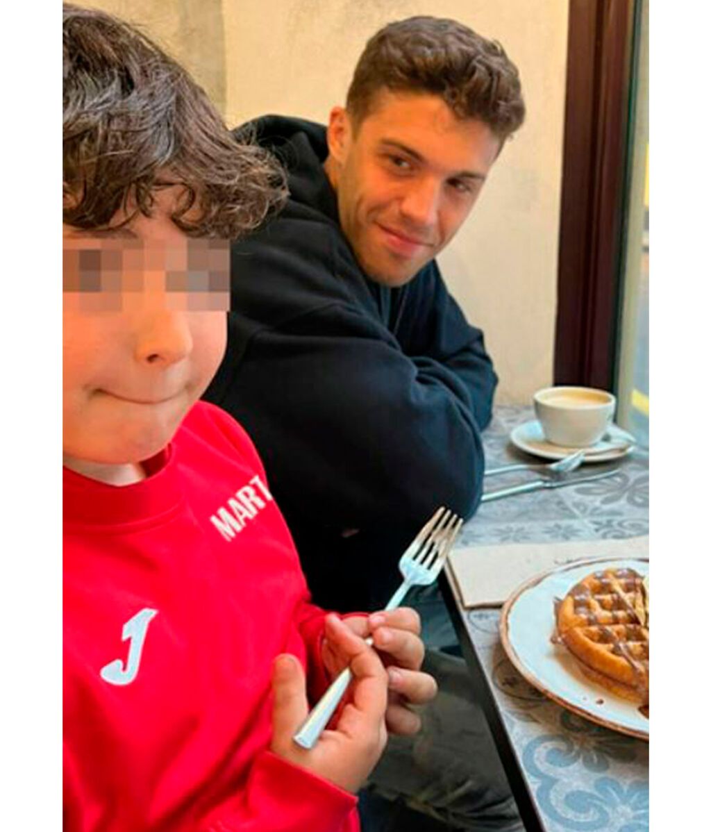 Nacho Méndez junto al hermano de Lucía Rivera