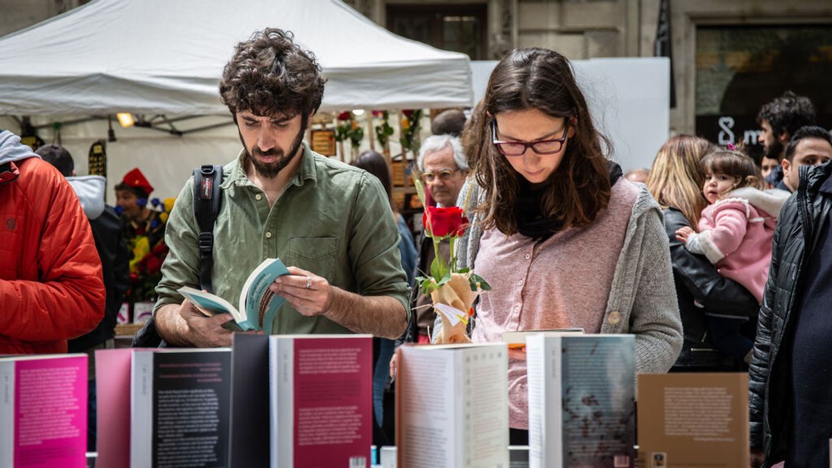 Sant Jordi busca la normalidad: se prevén vender 6 millones de rosas y millón y medio de libros Sant Jordi busca la normalidad: se prevén vender 6 millones de rosas y millón y medio de libros
