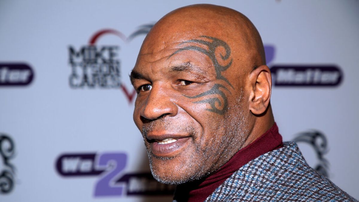 Mike Tyson pierde los nervios y golpea repetidamente a un joven por molestarle en un avión