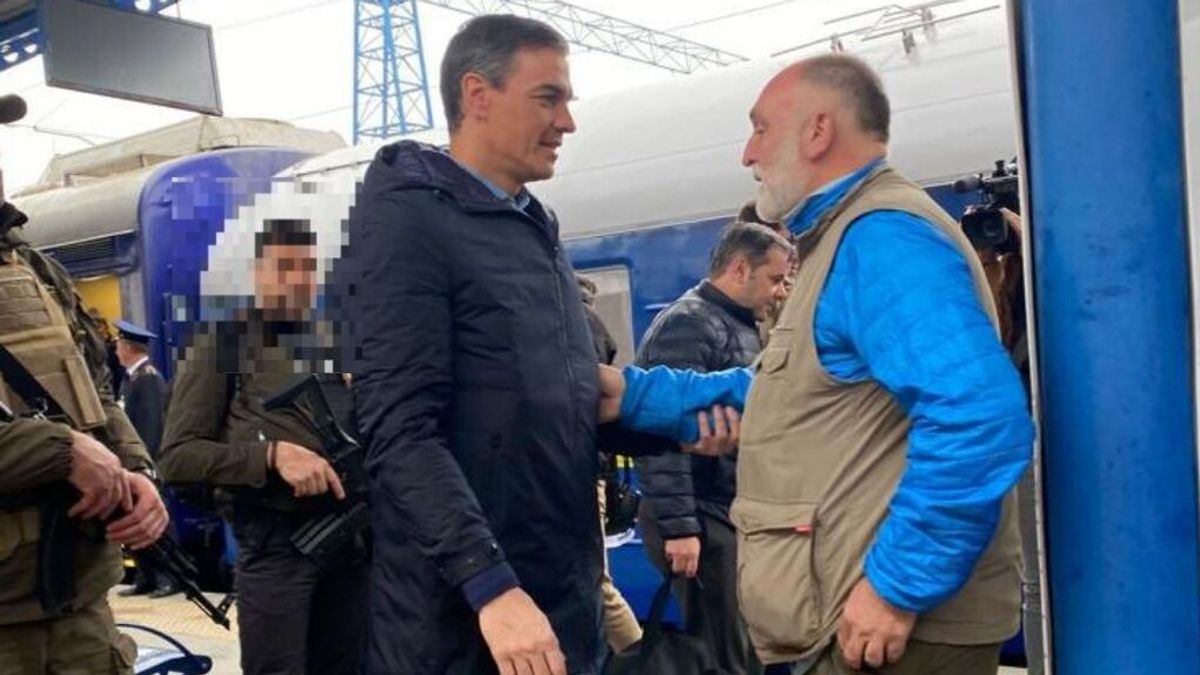 Sánchez visita las cocinas del chef José Andrés en Kiev Sánchez visita las cocinas del chef José Andrés en Kiev