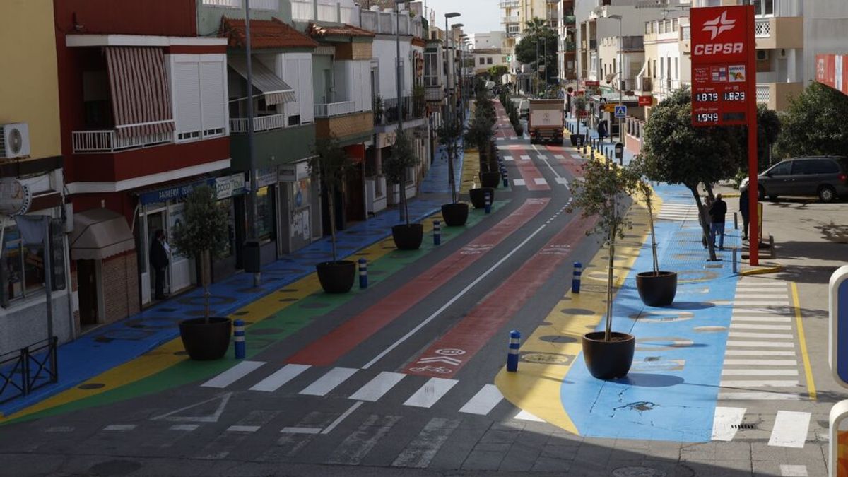 La colorida 'versión Beta' de la avenida María Auxiliadora de Rota da la vuelta a las redes sociales