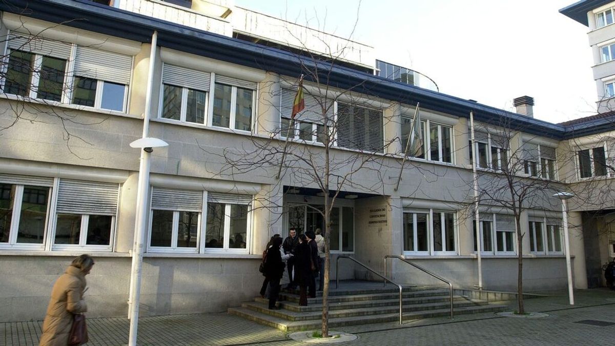 La Audiencia de A Coruña rechaza investigar a Sandra Ortega por los préstamos a Room Mate La Audiencia de A Coruña rechaza investigar a Sandra Ortega por los préstamos a Room Mate