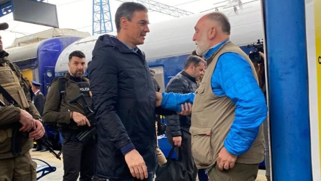 El chef José Andrés se reúne con Pedro Sánchez en la estación de tren de Kiev