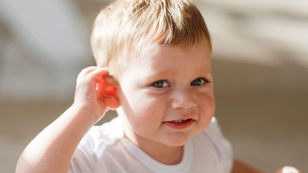 La sordera o hipoacusia en bebés recién nacidos: las pruebas para detectarlo, cuáles son sus consecuencias y su tratamiento.