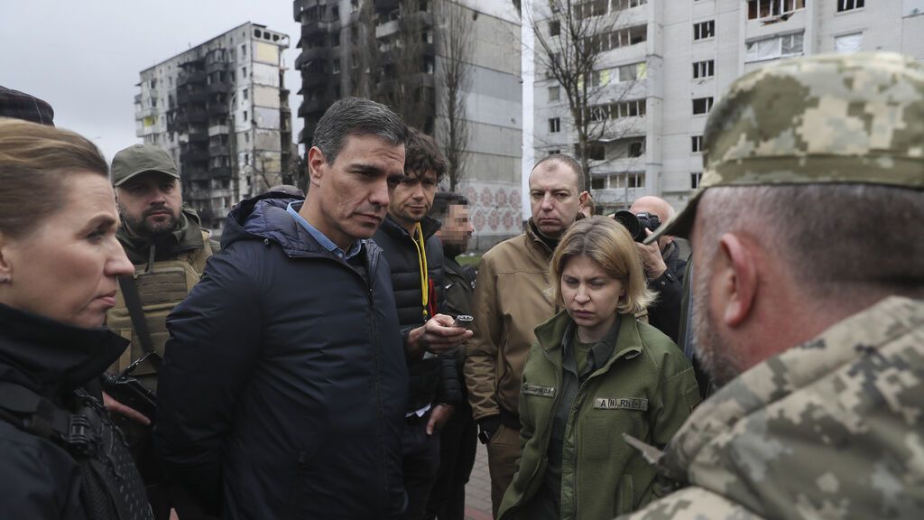"Está todo destruido", los vecinos de Borodianka cuentan el horror a Sánchez