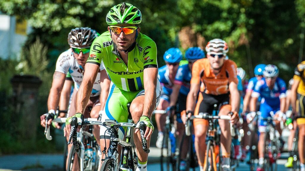 Deporte sin sufrimiento: cómo cuidar bien tus articulaciones si te inicias a los 50