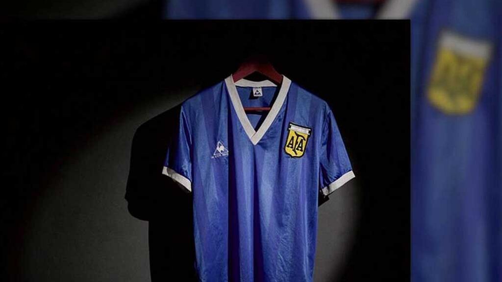 La camiseta con la que Maradona marcó su histórico gol podría venderse por 5 millones de dólares