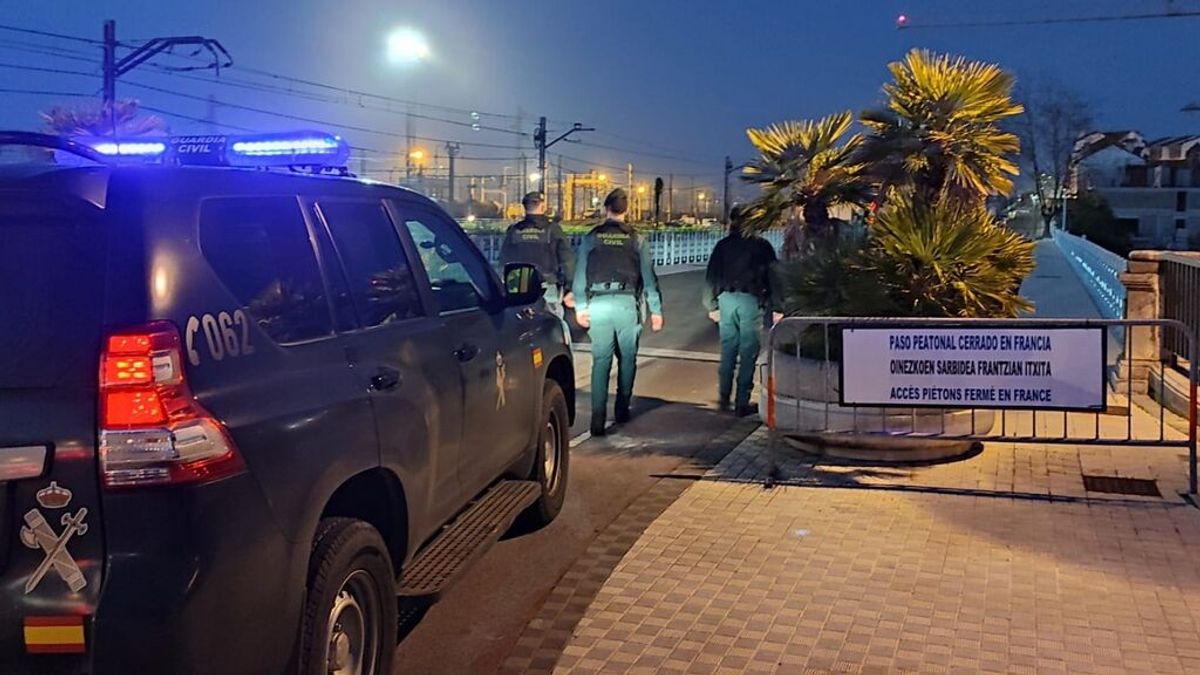Guardia Civil en el paso fronterizo de Irun