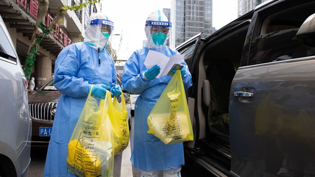 Shanghái entra en la "batalla decisiva" contra el coronavirus entre un nuevo repunte de casos