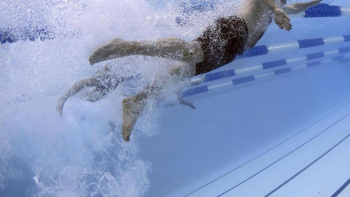 Muere un joven de 25 años ahogado en una piscina de San Sebastián: sospechan que falleció en una apnea