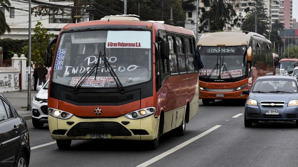 Un conductor de autobús en Chile recibe un disparo en la cabeza tras el ataque de un grupo armado