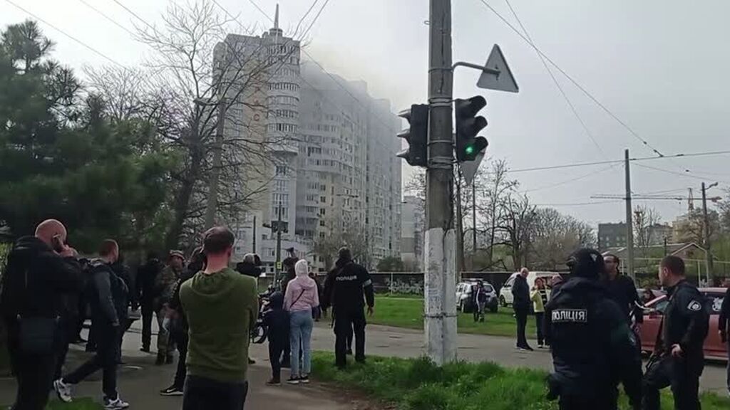 Al menos cinco muertos, entre ellos un bebé, y 18 heridos en un bombardeo ruso en Odesa