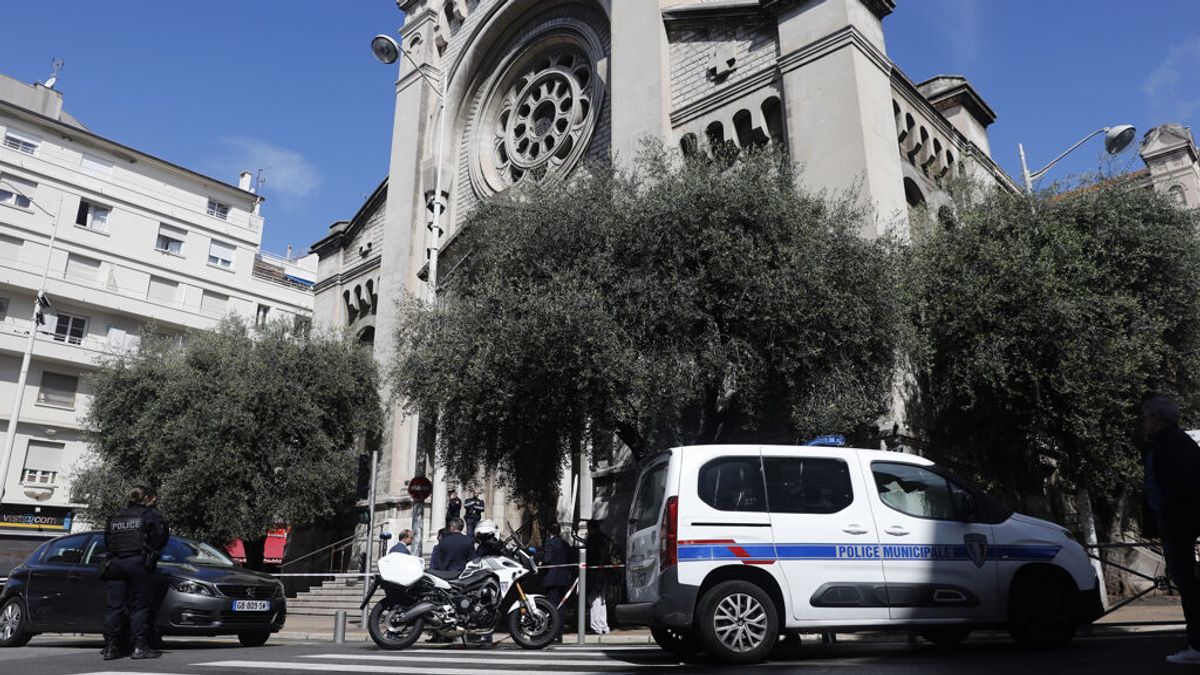 Detenido un hombre por apuñalar a un sacerdote y una monja en una iglesia de Niza