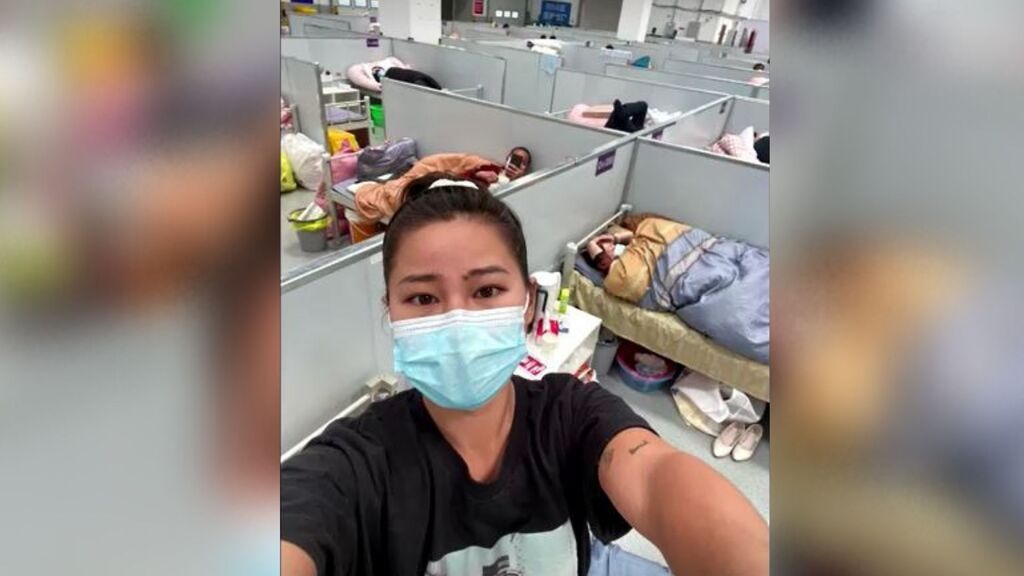 La odisea de una residente de Shanghái en los centros de cuarentena: "Me sentía como en una prisión"