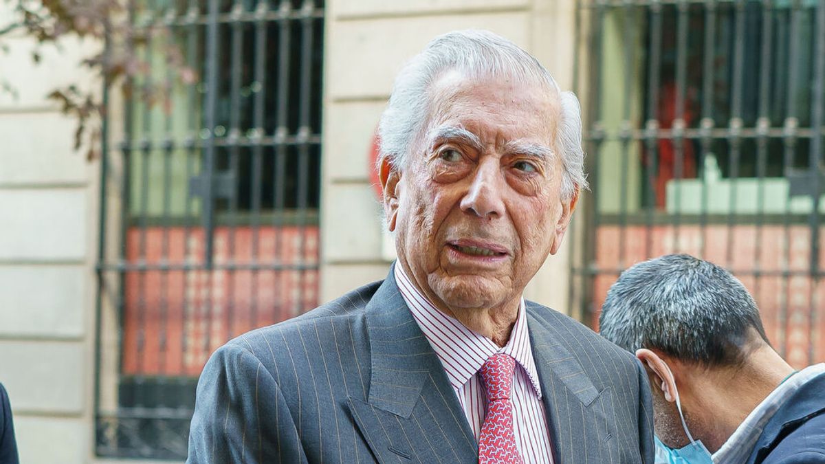 Los hijos de Mario Vargas Llosa explican el estado de salud de su padre tras ingresar por coronavirus