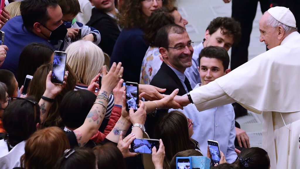 EuropaPress_4400661_23_april_2022_vatican_vatican_city_pope_francis_leads_the_audience_to_the