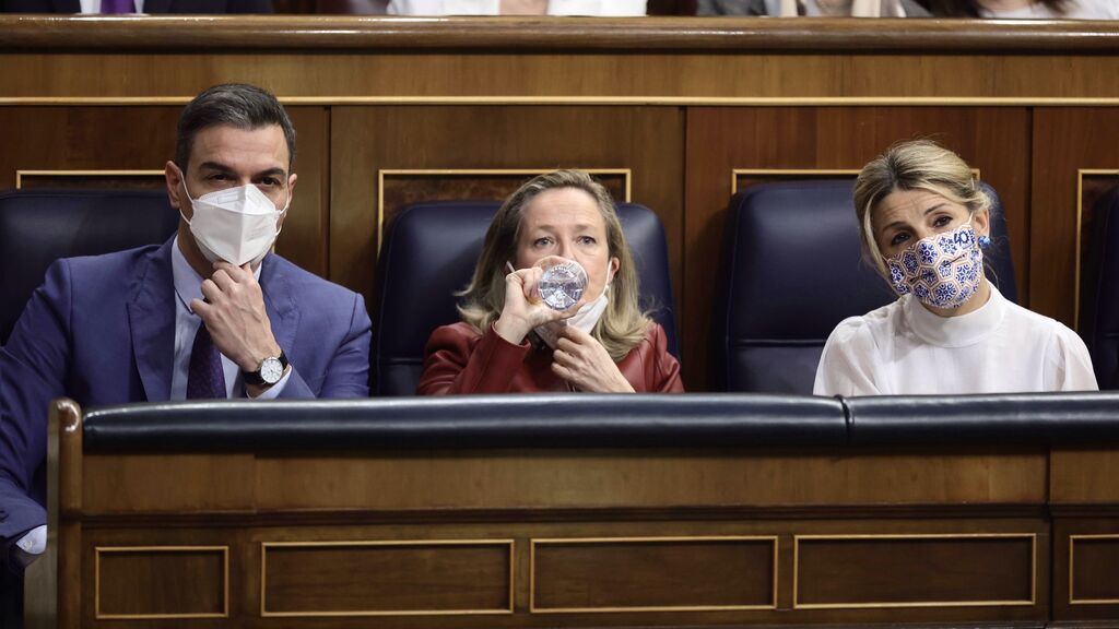 EuropaPress_4365083_i_d_presidente_gobierno_pedro_sanchez_vicepresidenta_primera_gobierno