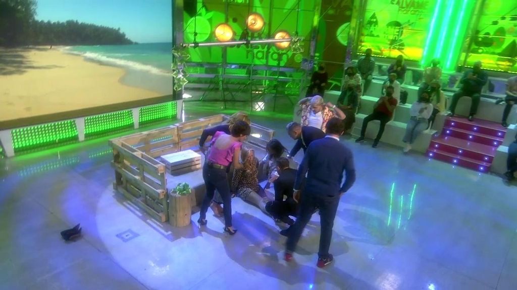 La tertuliana ha empezado a decir que le dolía mucho el tobillo