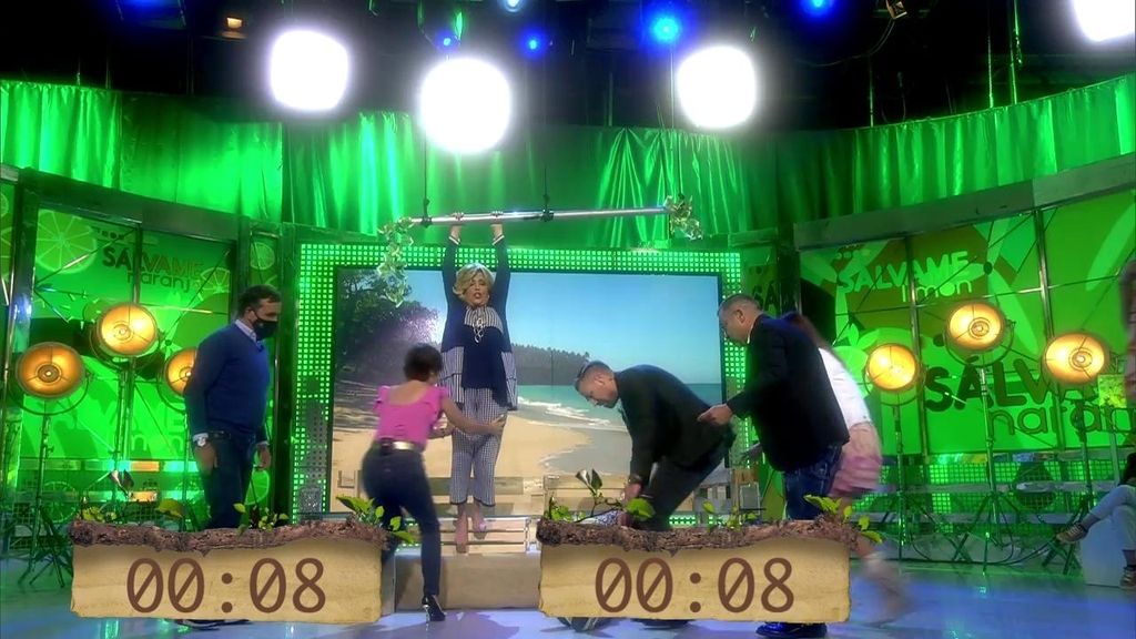 Lydia Lozano y Belén Esteban se han colgado de una barra