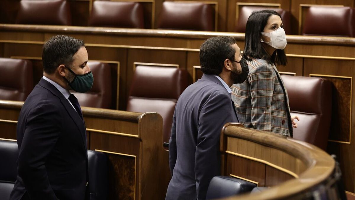 Cs y Vox consideran "suicida" incluir a independentistas en la Comisión de Secretos Oficiales Cs y Vox consideran "suicida" incluir a independentistas en la Comisión de Secretos Oficiales