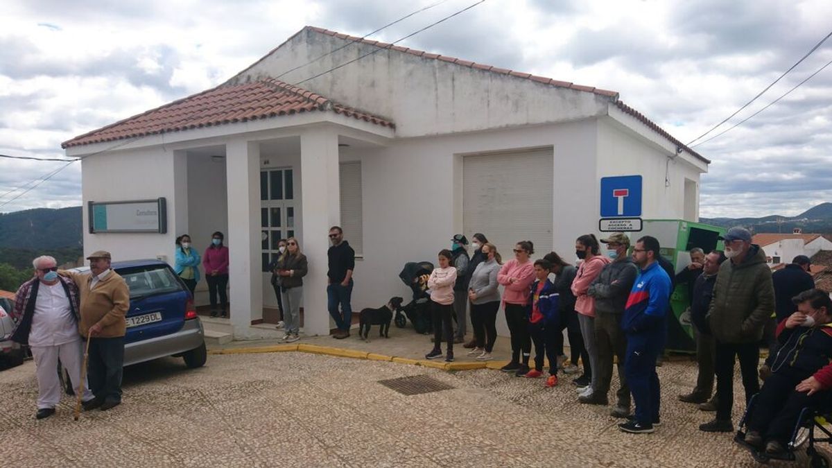 Cañaveral despide a su médico entre lágrimas: el doctor “que no miraba el reloj” se jubila Cañaveral despide a su médico entre lágrimas: el doctor “que no miraba el reloj” se jubila